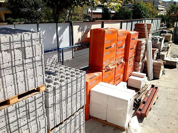 Διαρρήκτες άδειασαν μάντρα οικοδομών στο Πικέρμι