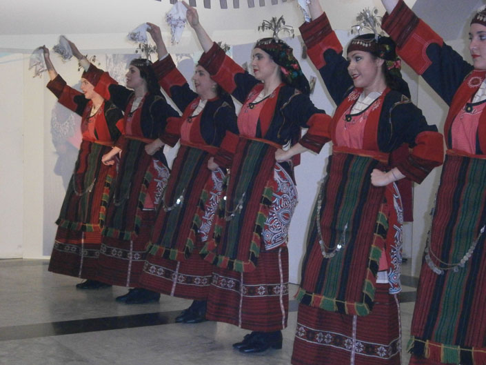 Συγκίνηση και δάκρυα χαράς για την χορευτική ομάδα της Ραφήνας στην Τεργέστη