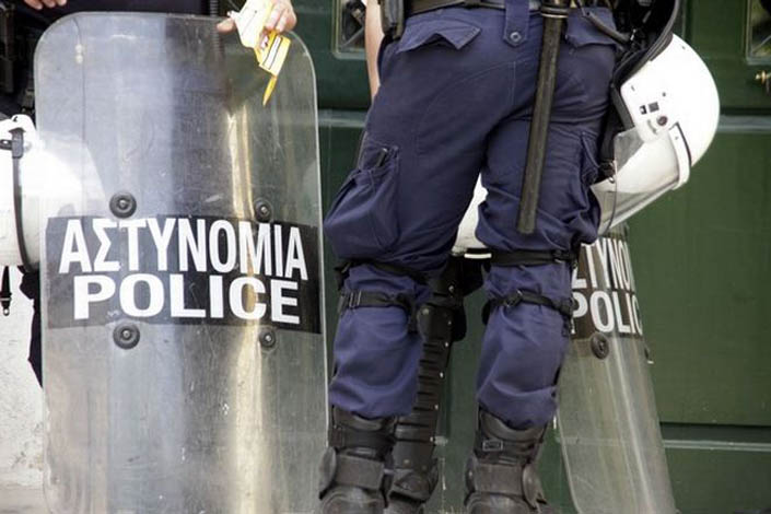 Σοκ στη Θεσσαλονίκη: Άντρας των ΜΑΤ στραγγάλισε την 7χρονη κόρη του