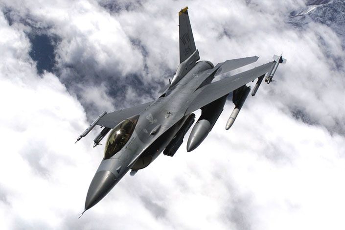 Πτώση F-16 στη νήσο Ψαθούρα – Σώος ο πιλότος!