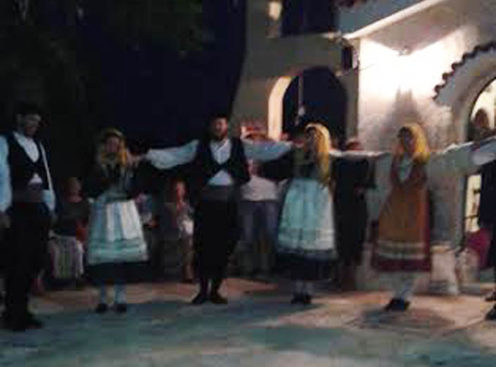 Το Λύκειο Ελληνίδων Ραφήνας χόρεψε στο πανηγύρι της Αγ. Παρασκευής