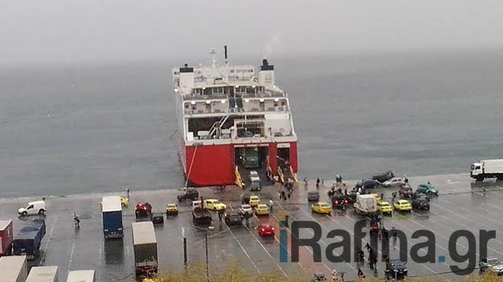 Το λιμάνι της Ραφήνας υπό βροχή! (φωτό)