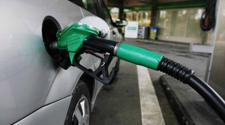 Επιδότηση για τα καύσιμα: Τι ισχύει για τις οικογένειες με δύο αυτοκίνητα