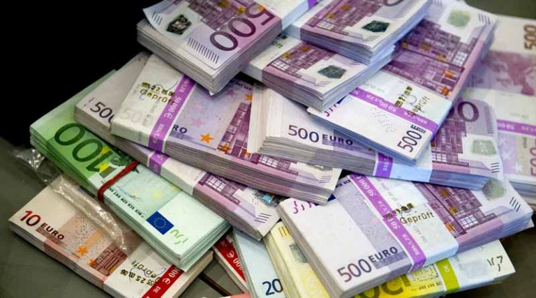 809 ευρώ μεικτά o κατώτατος μισθός στην E.E.