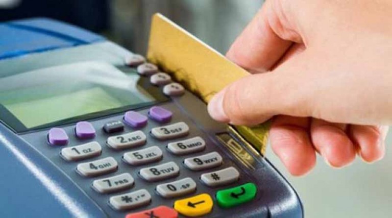 Έρχονται πρόστιμα για διατραπεζικές προμήθειες με κάρτες
