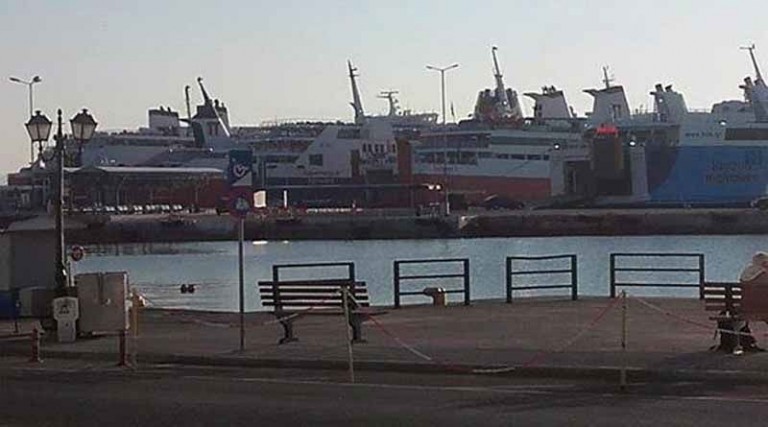 Πρωτομαγιά: Δεμένα τα πλοία στο λιμάνι της Ραφήνας – Πώς θα κινηθούν ΚΤΕΛ & λεωφορεία