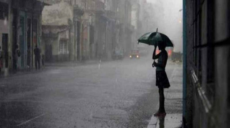 Καιρός: Βροχές, καταιγίδες και πτώση της θερμοκρασίας την Τρίτη