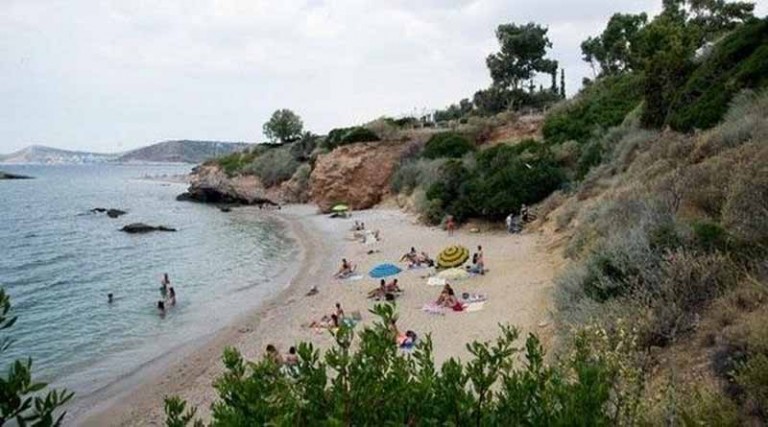 Προσοχή! Αυτές είναι οι κατάλληλες & οι ακατάλληλες παραλίες για κολύμβηση από τον Πειραιά έως την Βουλιαγμένη
