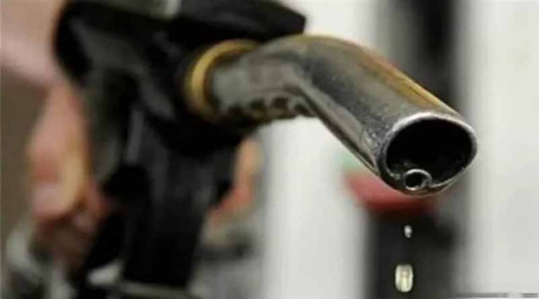 Fuel Pass 2: Εκτός αίτησης χιλιάδες ΑΦΜ για το επίδομα βενζίνης