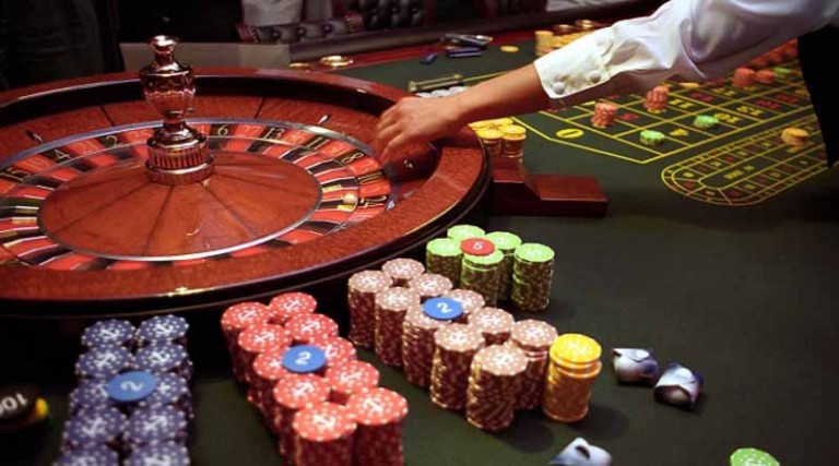 Τι συμβαίνει σε Ελληνικό, Πάρνηθα, Λουτράκι – «Σκληρό πόκερ» για τα καζίνο