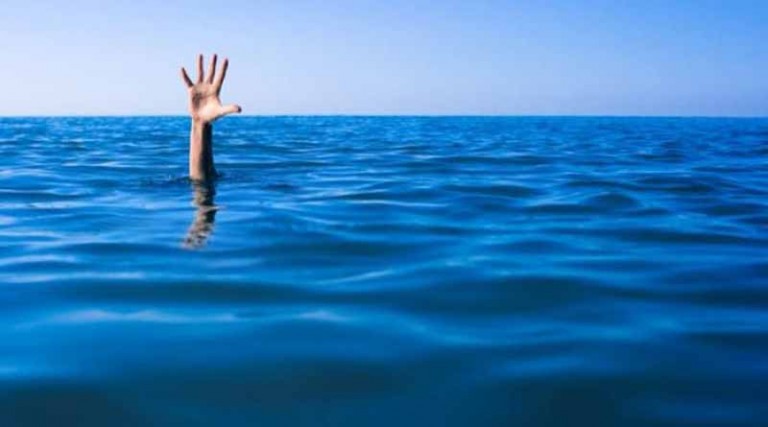 Αγοράκι κινδύνεψε να πνιγεί στη θάλασσα – «Το ασθενοφόρο έκανε μία ώρα να έρθει»