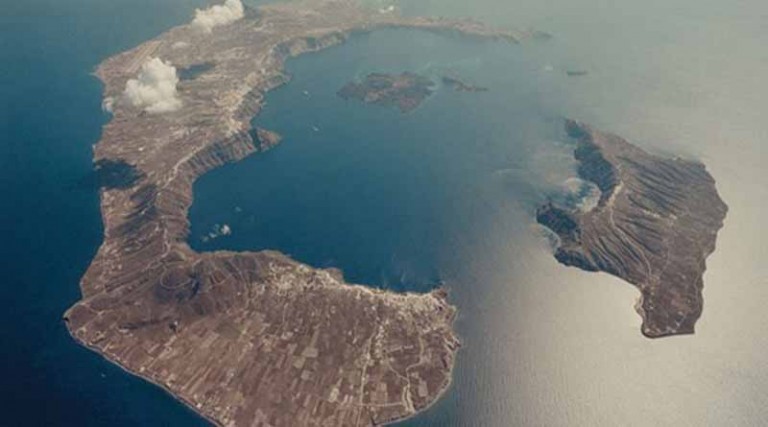 Τσουνάμι στην Ελλάδα: Έλληνας επιστήμονας προειδοποιεί – Κίνδυνος από το ηφαίστειο της Σαντορίνης