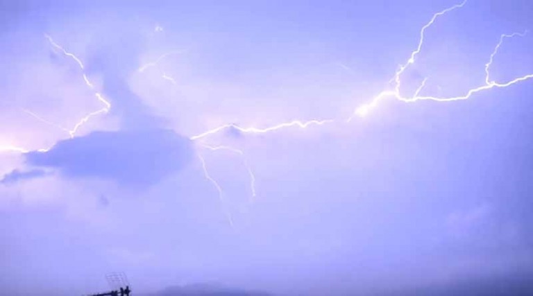 Καλλιάνος: Πιθανό «σφυροκόπημα» από καταιγίδες τα μεσάνυχτα στην Αττική – Τα τελευταία στοιχεία