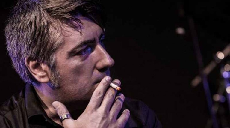 Πέθανε ο Θάνος Ανεστόπουλος, τραγουδιστής των «Διάφανων Κρίνων»