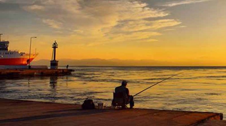 Ραφήνα: Ψαρεύοντας με την καλύτερη θέα (φωτό)