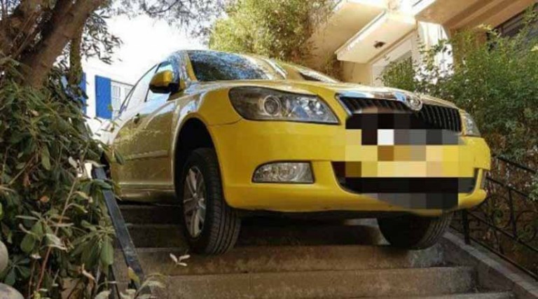 Το επικό παρκάρισμα ταξιτζή που έγινε viral! (φωτό)
