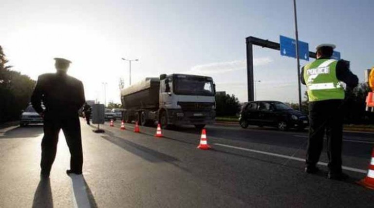 Τα έκτακτα μέτρα της Τροχαίας για την έξοδο του Δεκαπενταύγουστου – Απαγόρευση κυκλοφορίας φορτηγών