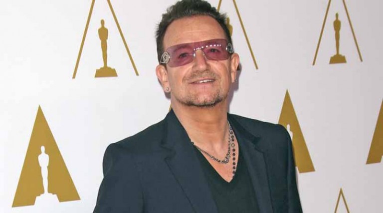 O Bono των U2 στην Αντίπαρο!