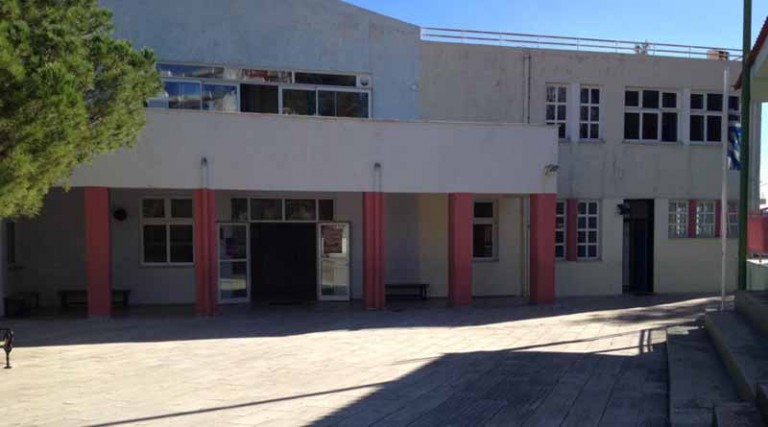 Ν. Μάκρη: Εργασίες επισκευής στέγης κτηρίου στο Δημοτικό Σχολείο Ανατολής