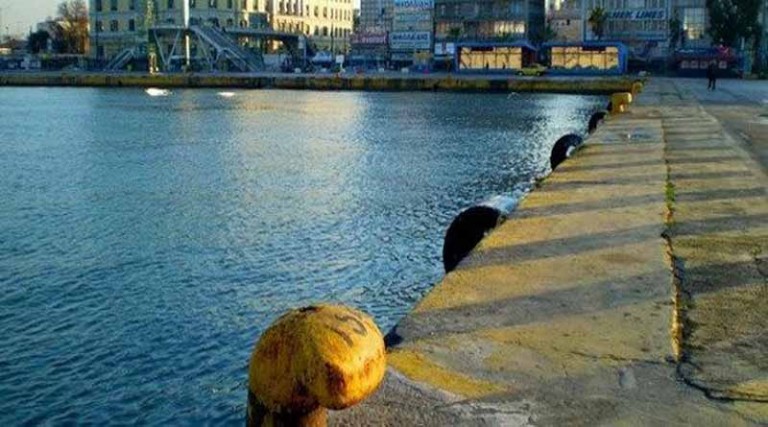 Nεκρός εντοπίστηκε 70χρονος στο λιμάνι του Πειραιά