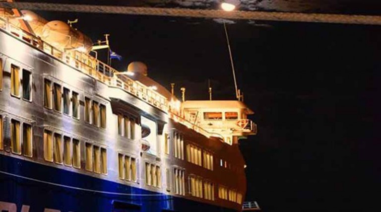 Μεσάνυχτα Σαββάτου στο λιμάνι της Ραφήνας (φωτό)