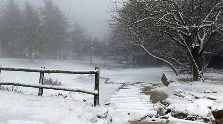 Διακοπή κυκλοφορίας στη Λεωφόρο Πάρνηθος λόγω της χιονόπτωσης!