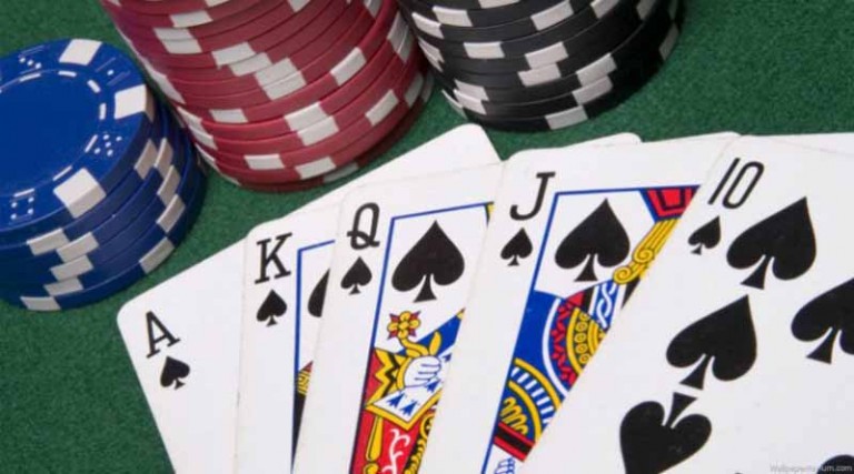 Έπαιζαν πόκερ σε κατάστημα εν μέσω καραντίνας – 18 συλλήψεις
