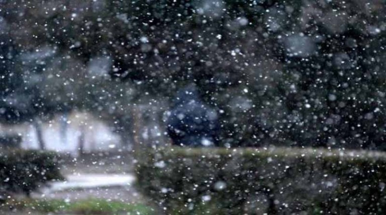 Κακοκαιρία «Ελπίδα»: Πρώτες νιφάδες χιονιού στα Βόρεια Προάστια & το Κέντρο της Αθήνας (βίντεο)
