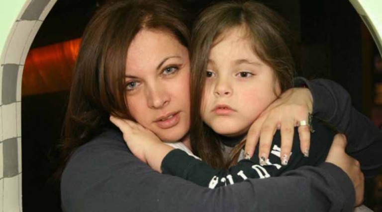 Νένα Χρονοπούλου: Θα καταθέσει μήνυση – «Στον άρρωστο που εύχεται να πεθάνει το παιδί μου θα του πω δυο λόγια»…