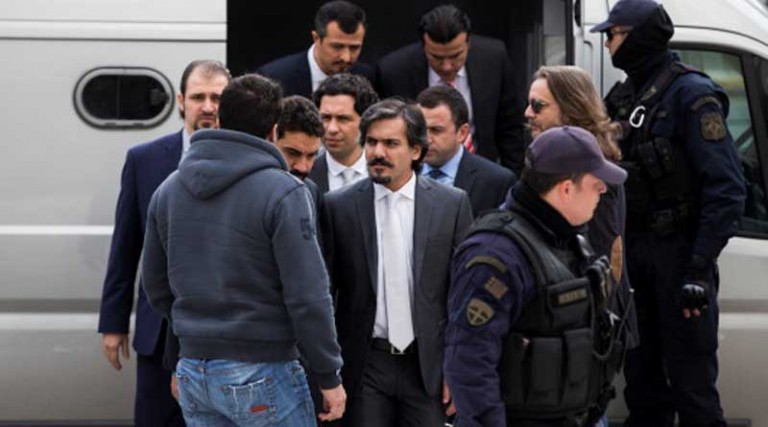 Κρεσέντο προκλητικότητας: Οι Τούρκοι ζητούν ξανά την έκδοση των 8 Τούρκων αξιωματικών