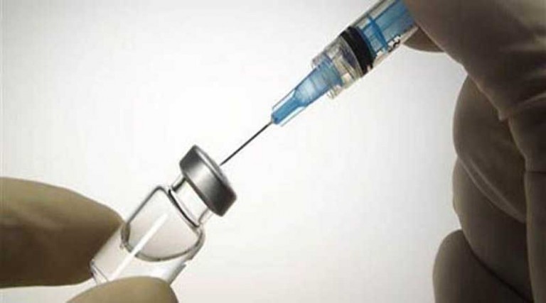 «Όσοι τάσσονται κατά των εμβολίων ας κάνουν μία βόλτα από τα νεκροταφεία»