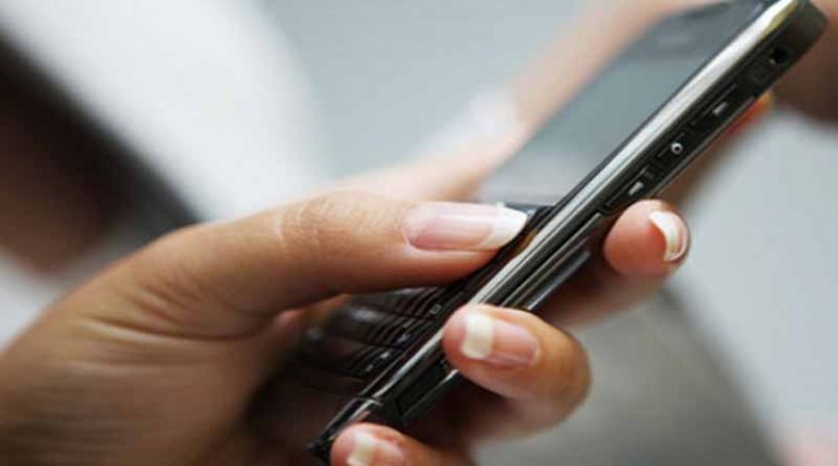 Πως παρακολουθούν τα κινητά μας – 5 σημάδια προειδοποιούν