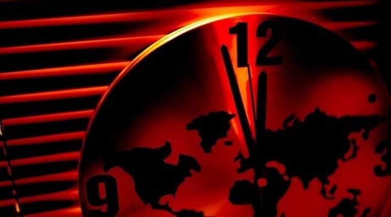 Χτυπάει σήμερα το Ρολόι της Αποκάλυψης: Πόσο κοντά είναι η ανθρωπότητα στον αφανισμό της;