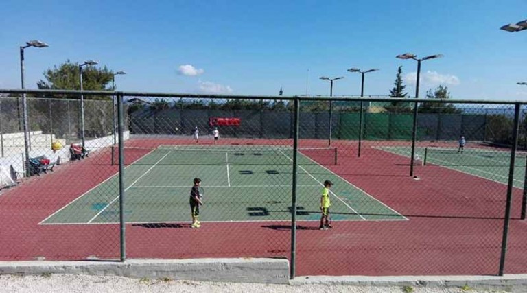 Ραφήνα: Μπάχαλο με τις αθλητικές εγκαταστάσεις – Παραμένουν ανοικτά τα γήπεδα τένις