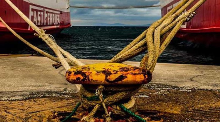 Παραμένει το απαγορευτικό απόπλου από το λιμάνι της Ραφήνας – Κανονικά τα δρομολόγια το απόγευμα από τον Πειραιά