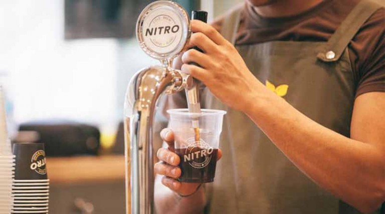 Τι είναι το Nitro Cold Brew; Ο παγωμένος καφές ήρθε στο Coffee Island Ραφήνας