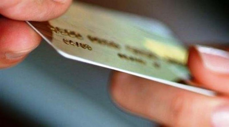 ΤτΕ: ΕΝΦΙΑ σε άτοκες δόσεις με πλαστικό χρήμα -Συνεχής άνοδος της χρήσης των καρτών πληρωμής