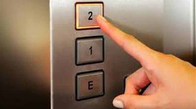 Διακοπή ρεύματος με 12 εγκλωβισμένους σε ασανσέρ