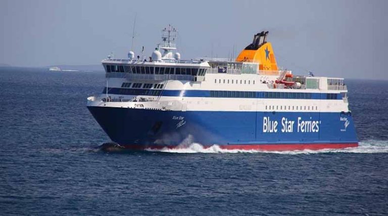 Πλοίο προσέκρουσε στο λιμάνι της Νάξου – Εγκλωβισμένοι 411 επιβάτες