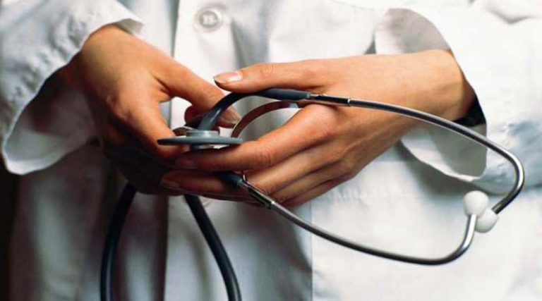 «Να μπει τέλος στη βία κατά των γιατρών» – 5 πρόσφατα περιστατικά