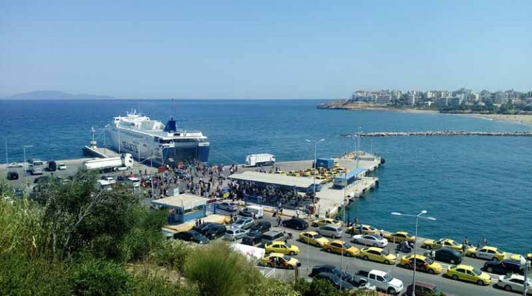 Έξοδος Πάσχα: Λιγότερα δρομολόγια, διπλάσιοι οι επιβάτες φέτος από το λιμάνι της Ραφήνας