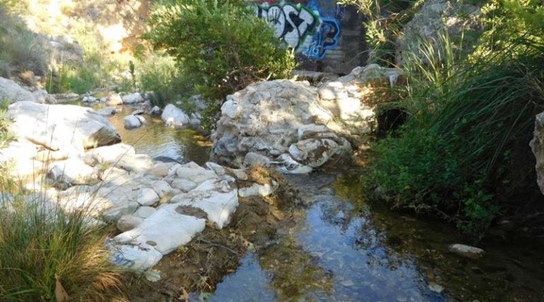Πικέρμι: Καταγγελία για παράνομη υδροληψία και απόρριψης στερεών αποβλήτων στο ρέμα του Βαλανάρη