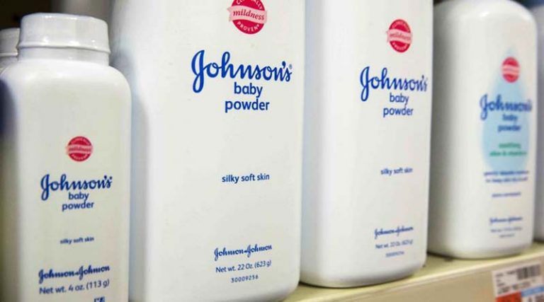Johnson & Johnson: Τα καρκινογόνα προϊόντα και το «κρυφό σχέδιο» για να αποφύγει τις αποζημιώσεις δισεκατομμυρίων