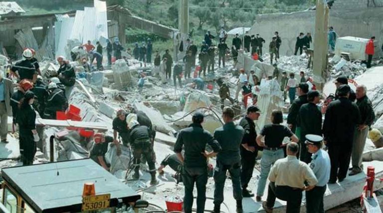 Φονικός σεισμός Αθήνας 7 Σεπτεμβρίου 1999: 23 χρόνια από τα 15 δευτερόλεπτα που βύθισαν στη θλίψη όλη τη χώρα (φωτό & βίντεο)