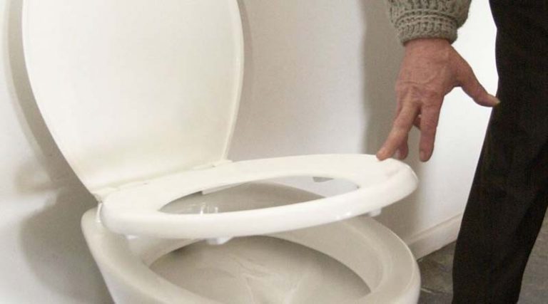 Πόσο πιθανό είναι να κολλήσει κανείς κορονοϊό σε δημόσια τουαλέτα  – Τι δείχνει νέα μελέτη