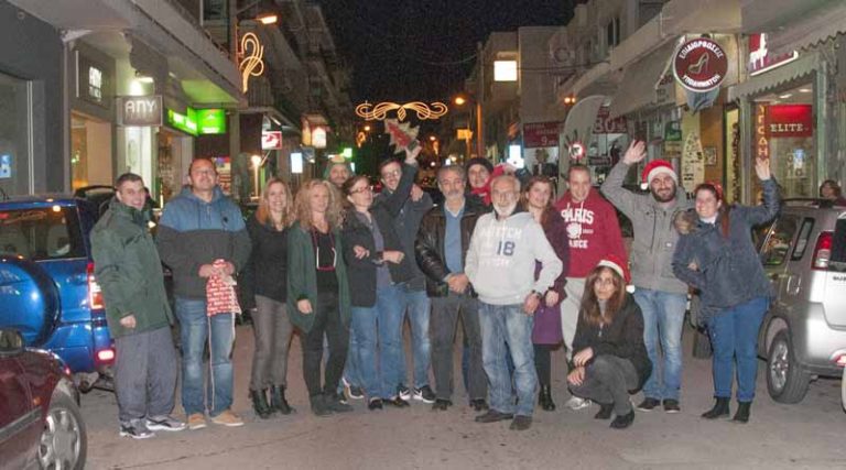 Τα μαγαζιά της Κυπρ. Αγωνιστών στη Ραφήνα έστειλαν το δικό τους χριστουγεννιάτικο μήνυμα (φωτό)