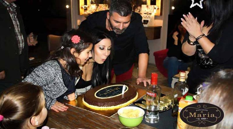 Mαρία Γρίφιζα: Λαμπερά γενέθλια του Hair Saloon με τούρτα, εκπλήξεις και εκλεκτούς καλεσμένους