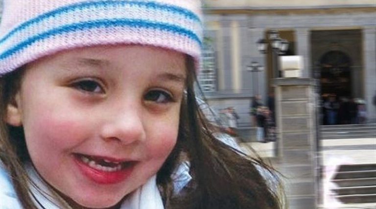 Αποζημίωση 500.000 € στους γονείς της μικρής Μελίνας που πέθανε μετά από επέμβαση για κρεατάκια