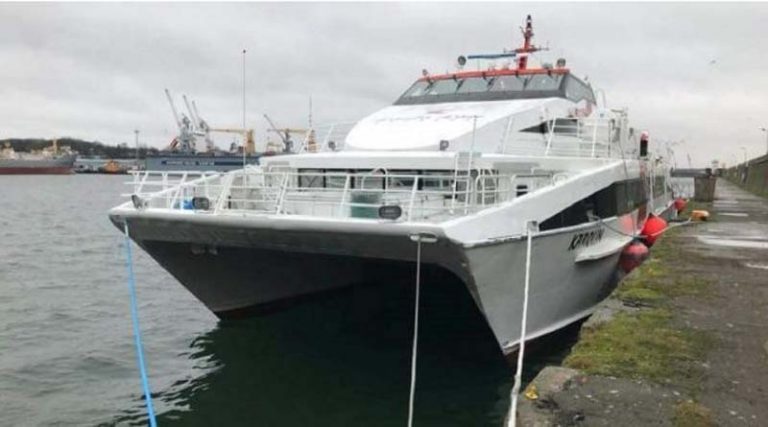 Ταλαιπωρία για 214 επιβάτες: Στο λιμάνι της Μήλου εξαιτίας μηχανικής βλάβης το Supercat