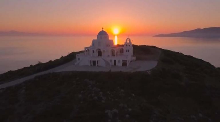 Λαύριο: Η πανέμορφη εκκλησία του Προφήτη Ηλία σε ένα εντυπωσιακό εναέριο βίντεο